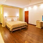 Dianna Hotel 4*