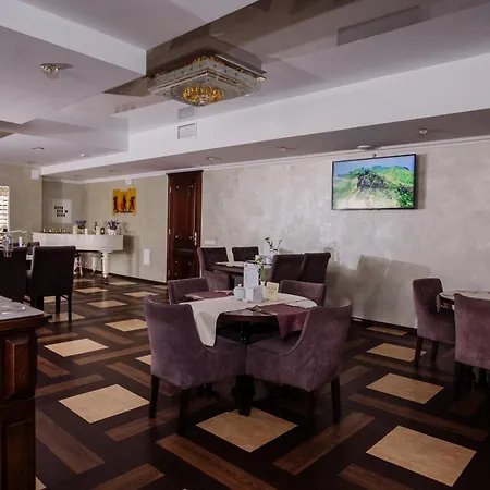 Hotell Dianna 4*